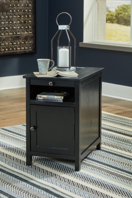 Treytown Chairside End Table, Black