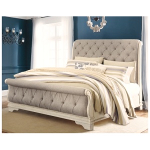Realyn California King Sleigh Bed, Chipped White