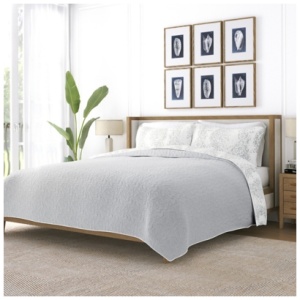 Ienjoy Home All Season 3 Piece King/California King Distressed Damask Reversible Quilt Set with Shams, Light Gray