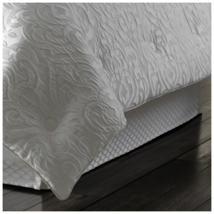 J. Queen New York Astoria White Queen Comforter Set